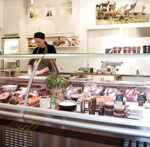 Bilden visar delikatessdisken vid Hygsn vilt gårdsbutik Bilden visar delikatessdisken vid Hygsn vilt gårdsbutik